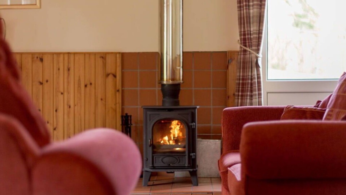 Maybole House | Stunning private villa for 6 guests with WIFI, TV, pets allowed and panoramic view