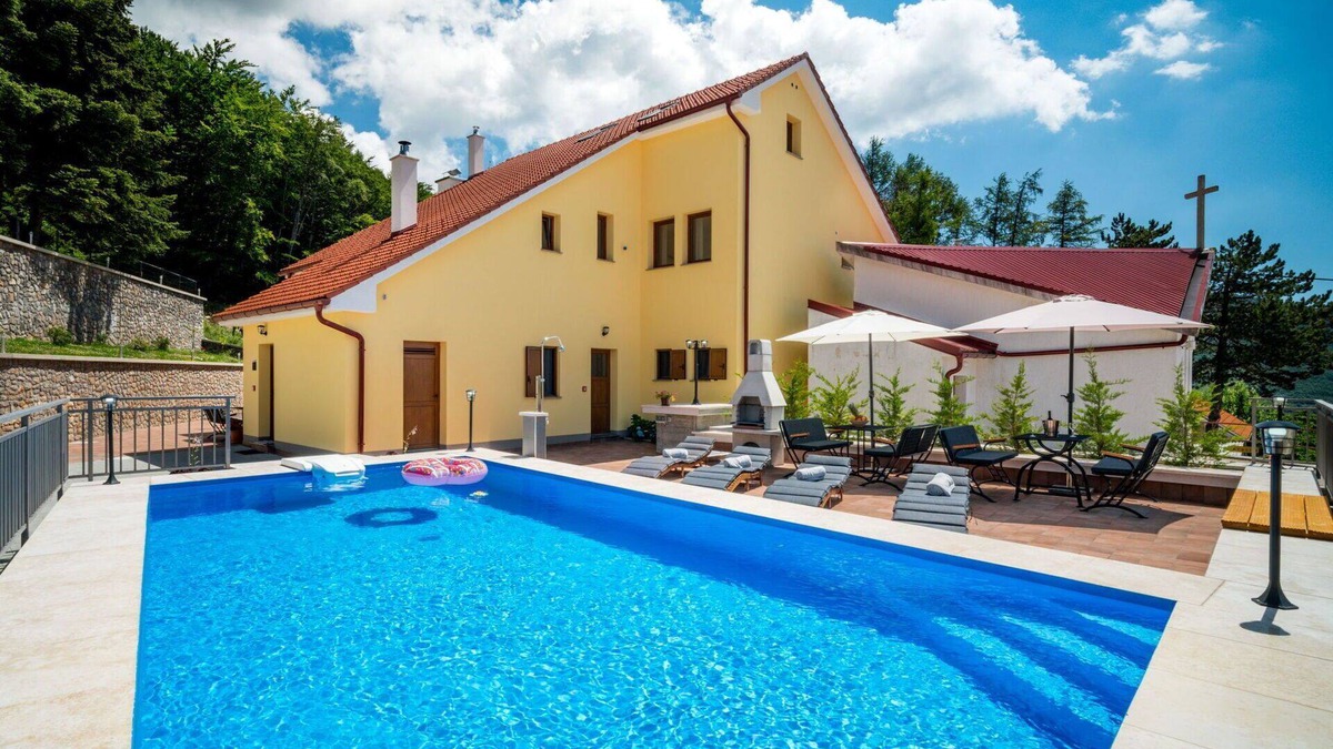 Senj House | Stunning private villa for 12 guests with private pool, WIFI, TV, terrace and pets allowed