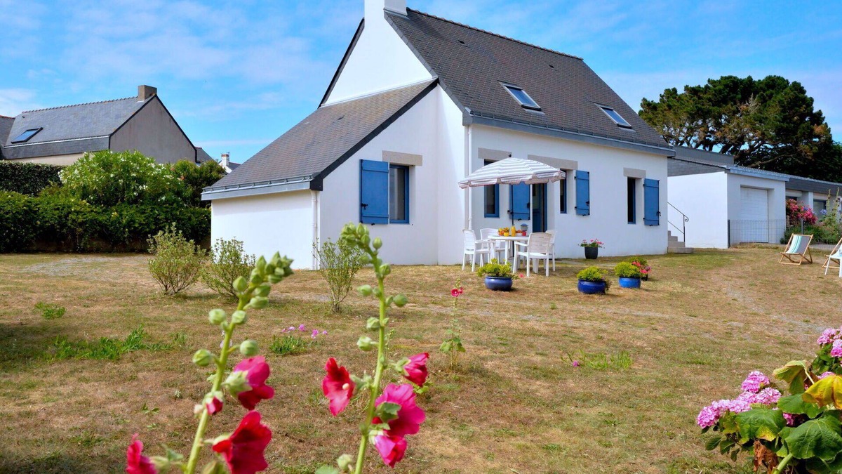 Asserac House | Stunning private villa for 4 people with WIFI, TV, patio and pets allowed