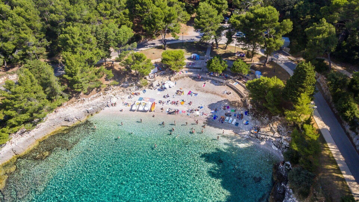 Loborika House | Stunning private villa with private pool, hot tub, A/C, WIFI, TV, terrace and pets allowed