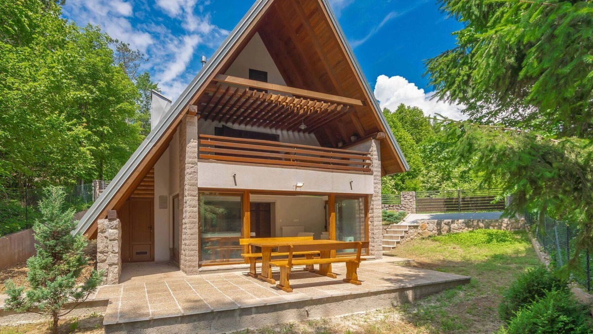 Lic House | Stunning private villa for 4 guests with A/C, WIFI, hot tub, TV and terrace