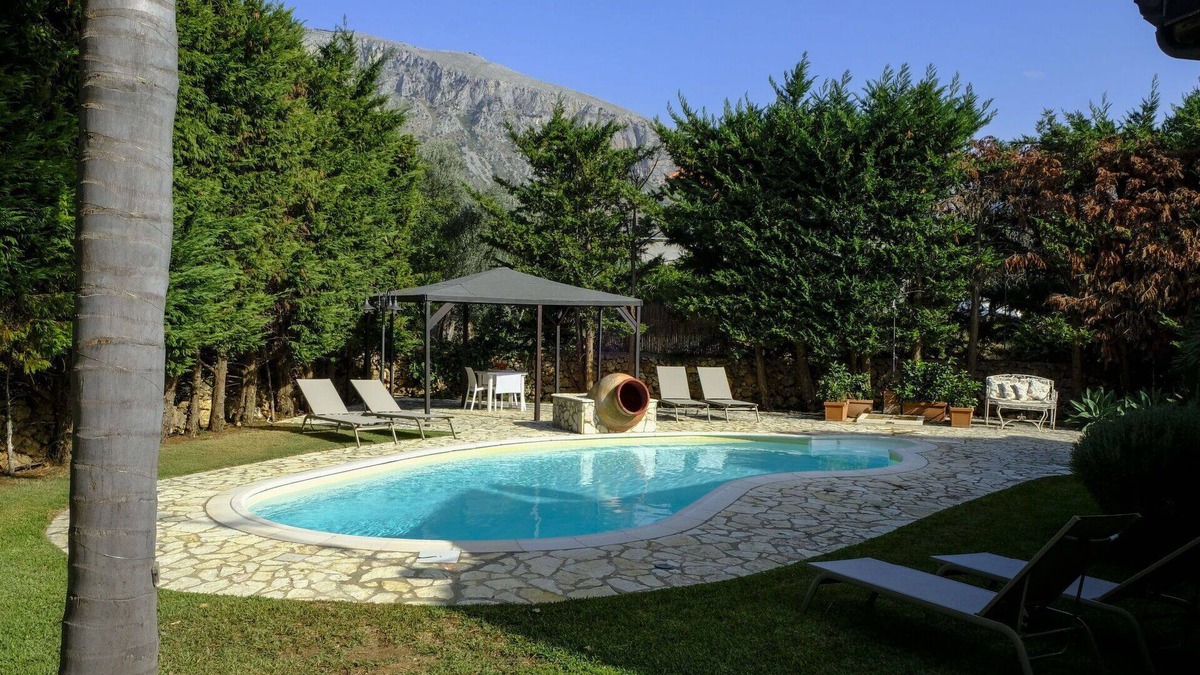 Cinisi Villa | Stunning private villa for 7 guests with A/C, private pool, WIFI, TV and patio