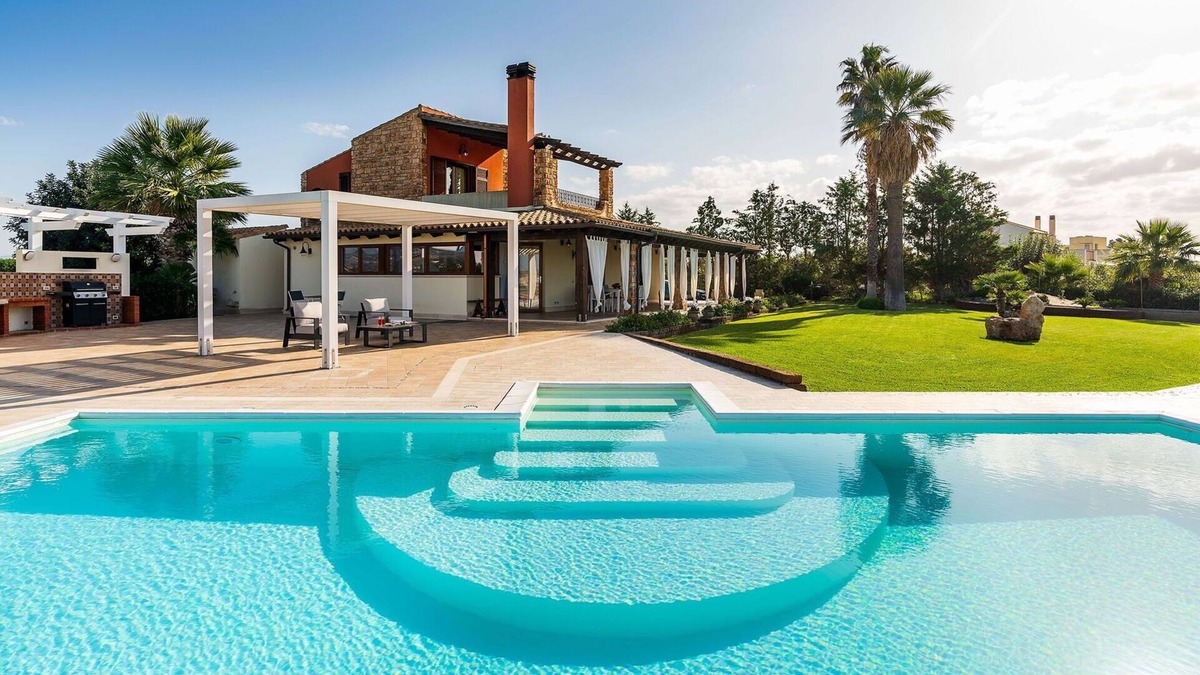 Mockarta Villa | Stunning private villa for 9 people with WIFI, private pool, A/C, TV, terrace and panoramic view