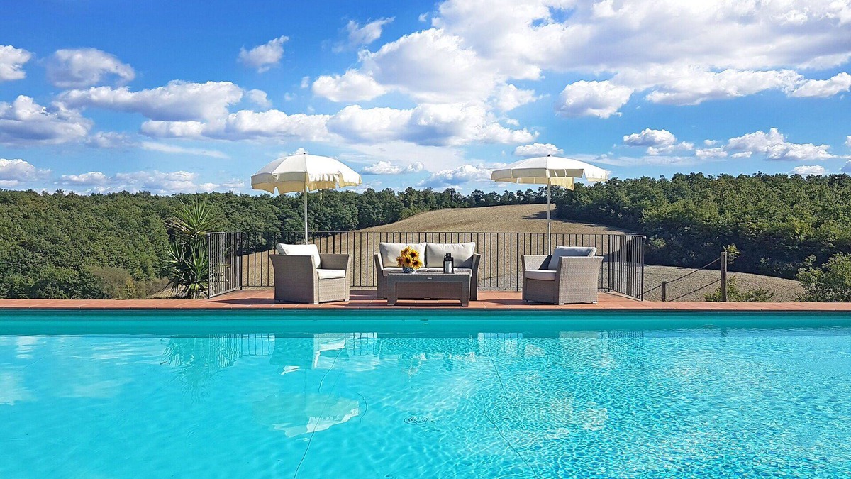 Cetona Villa | Stunning private villa for 20 people with WIFI, private pool, A/C, TV, veranda and panoramic view