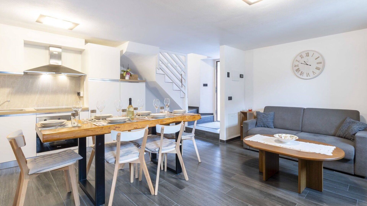 Piuro House | Stunning private villa for 6 people with WIFI, TV, patio and pets allowed