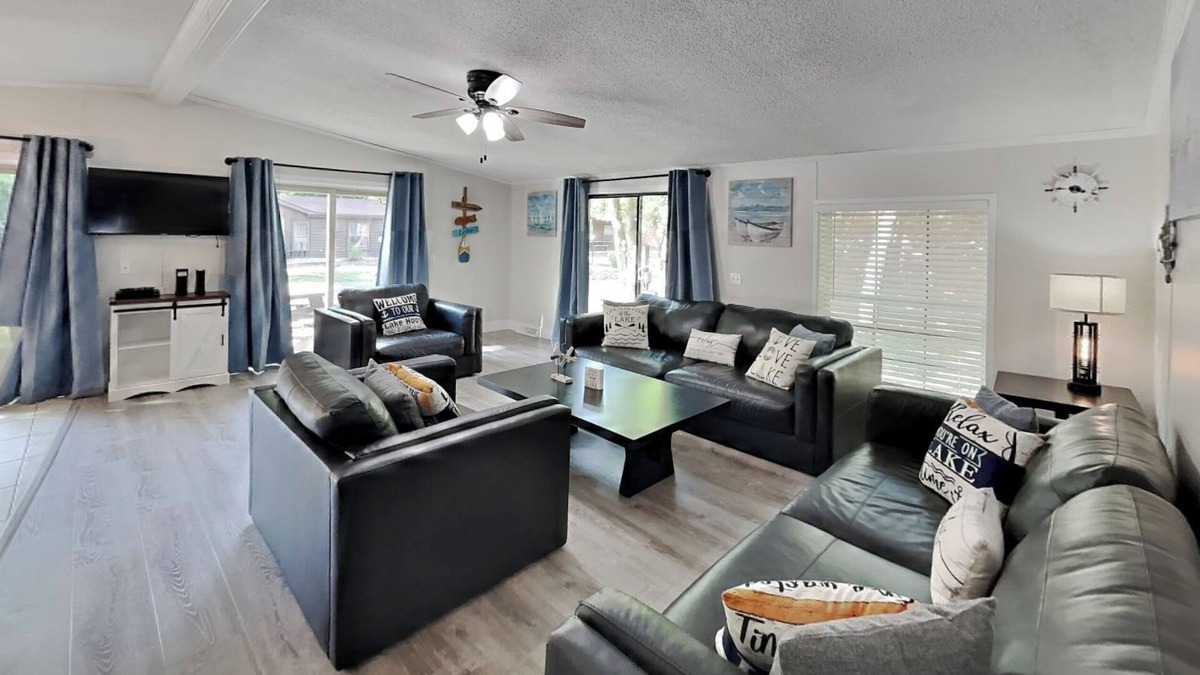 Put-in-Bay House | Stunning Put-in-Bay Location. 3 BR, 2 BA. Maximum space for 12 People - IC108