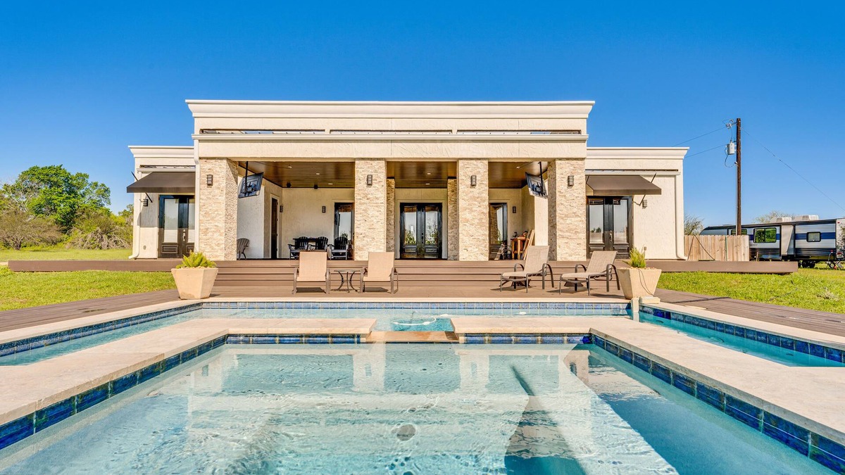 Oakland Villa | Stunning Ranch Villa: Private Pool & Hot Tub!
