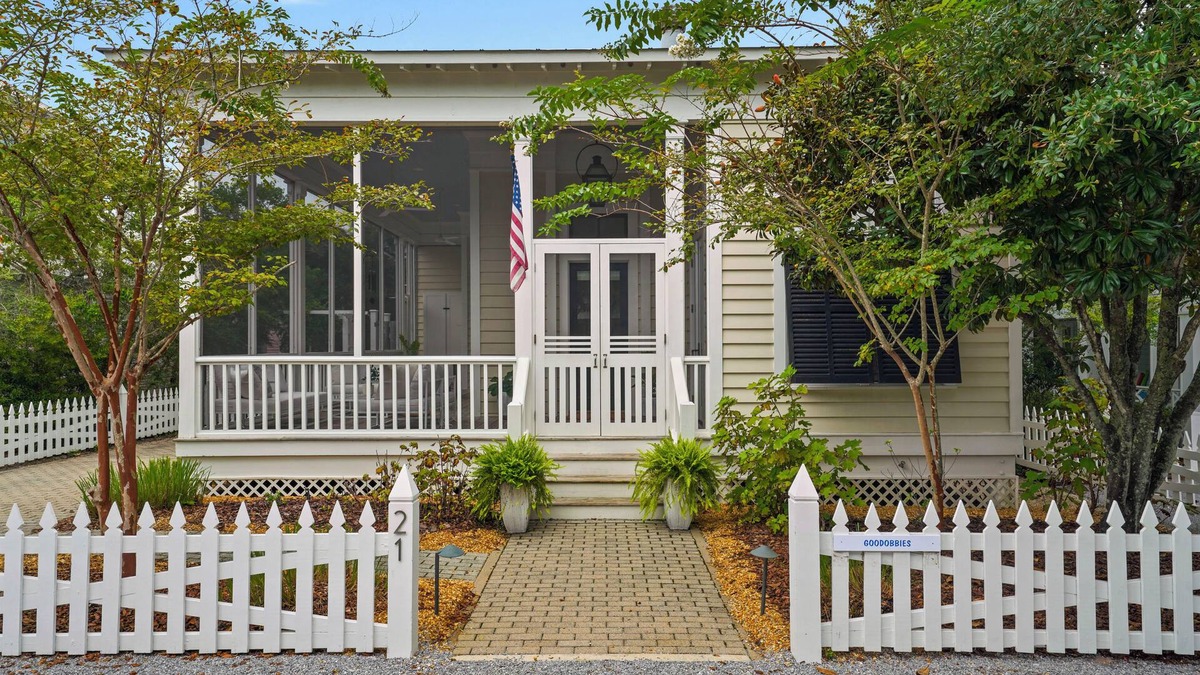 Cottage District House | Stunning Renovated Seaside, FL Home + 2 Adult Bikes, Sleeps 8 - Pet Friendly!
