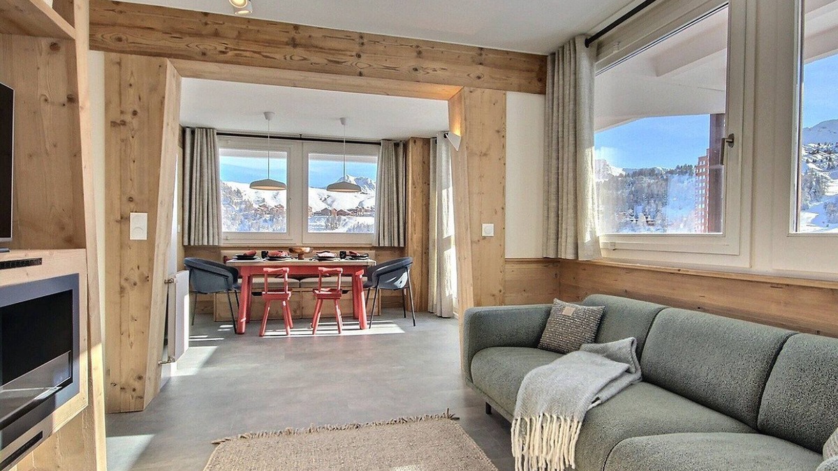 Plagne Centre Apartment | Stunning renovated apartment with balcony and Wifi in Plagne Centre