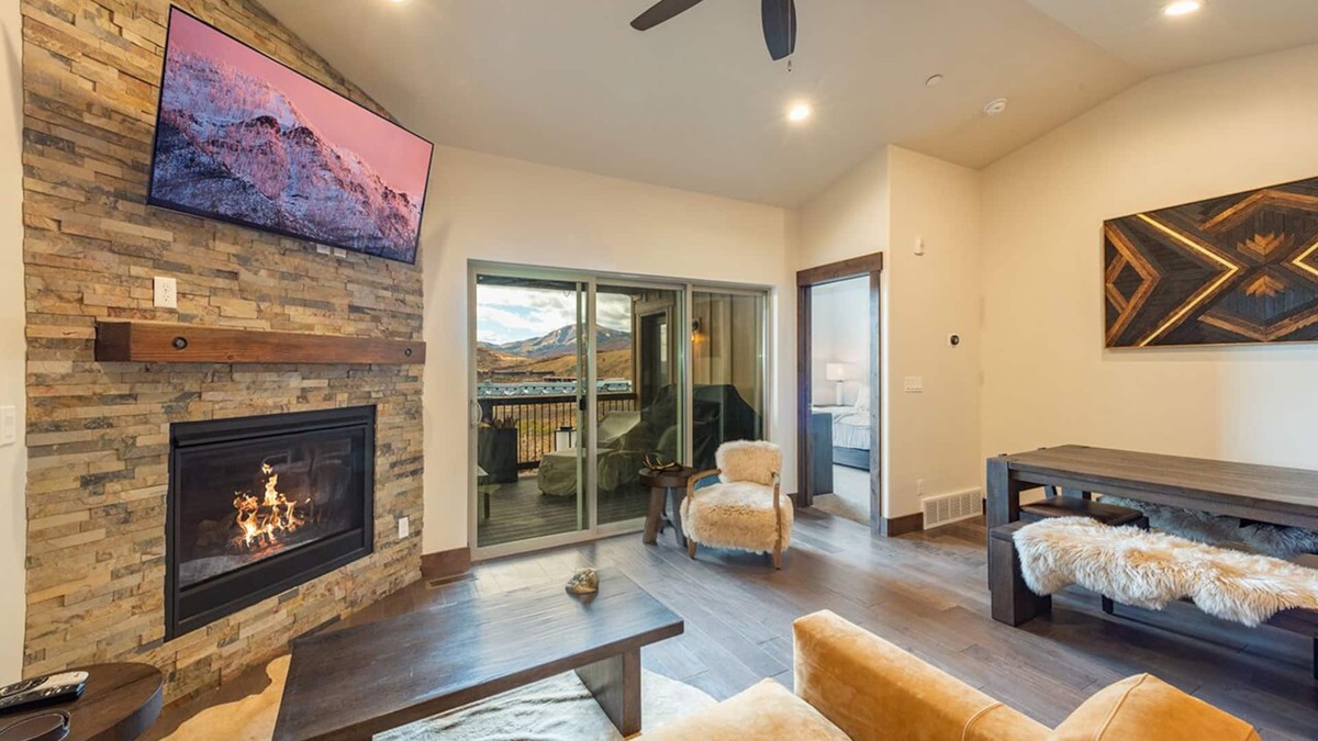 Park City House | Stunning Retreat, Majestic View, Private Hot Tub, Grill, Close to Main Street!