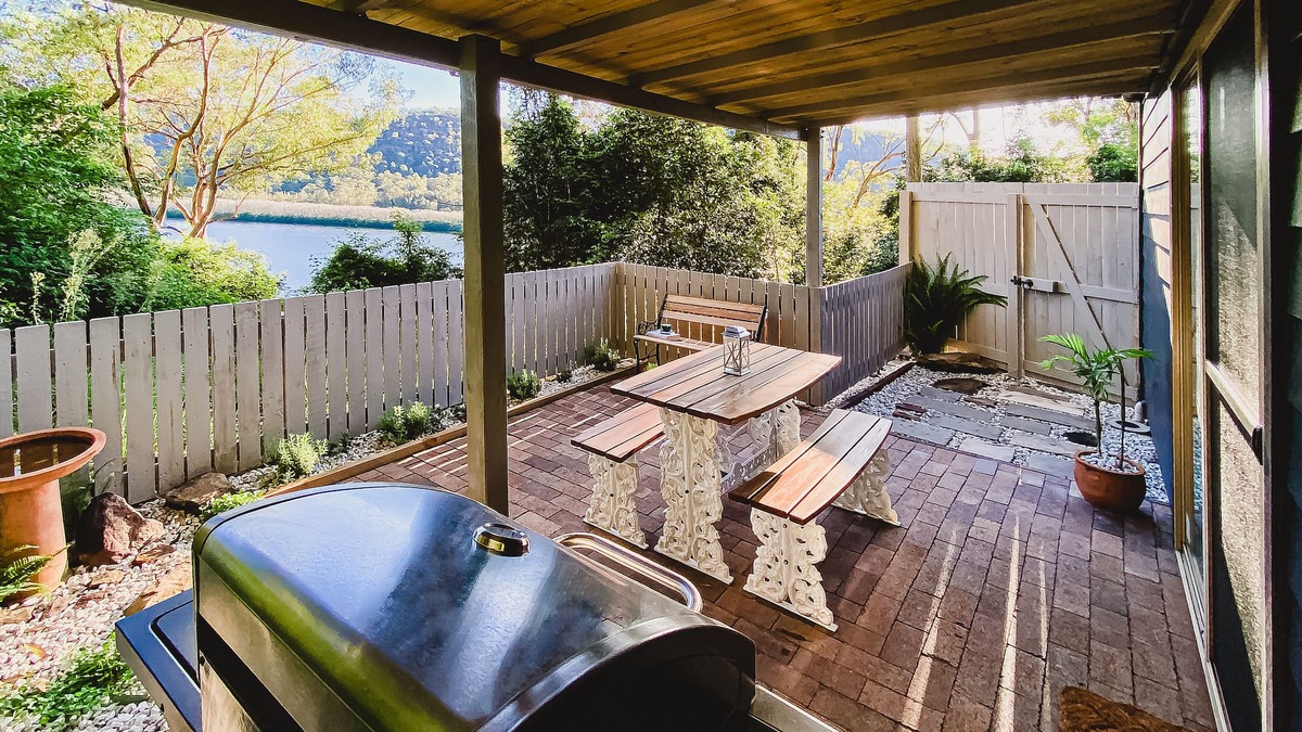 Laughtondale House | Stunning river views! Private guesthouse & courtyard close to nation park & more