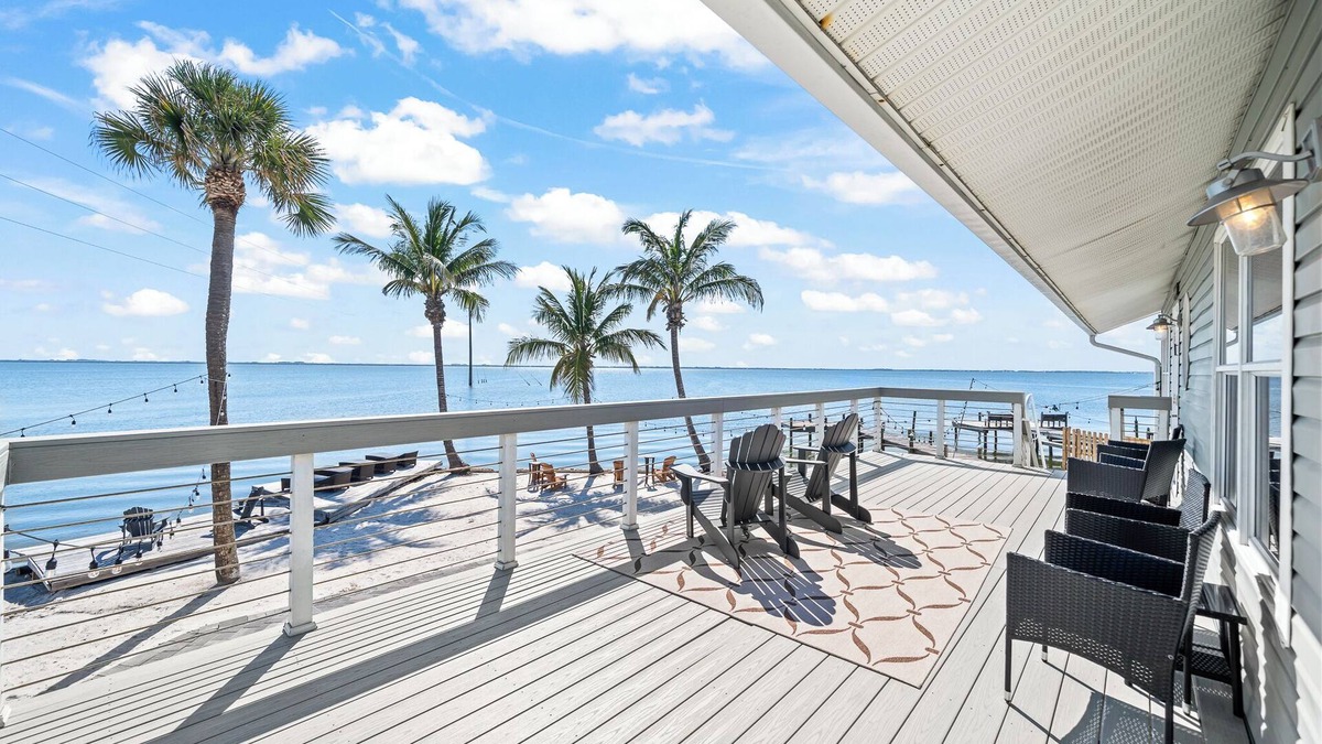Orlando Beach Condo | Stunning Riverfront Balcony Views! W/Private Beach Access & Perfect Setting for Events ⛱️