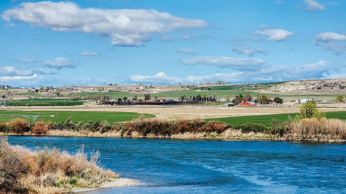 Marsing House | Stunning Riverfront home- River access with Hot Tub & Game Room!