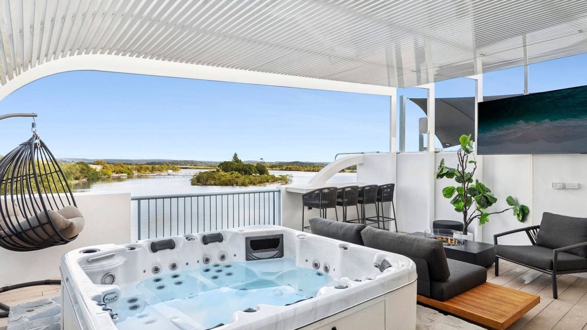 Maroochydore Apartment | Stunning Rooftop Retreat with Private Jacuzzi on the Maroochy River