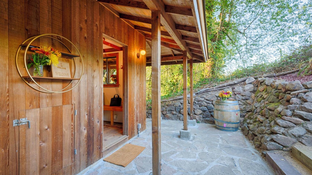 Freestone Cottage | Stunning Sauna Cottage Retreat on Private Vineyard