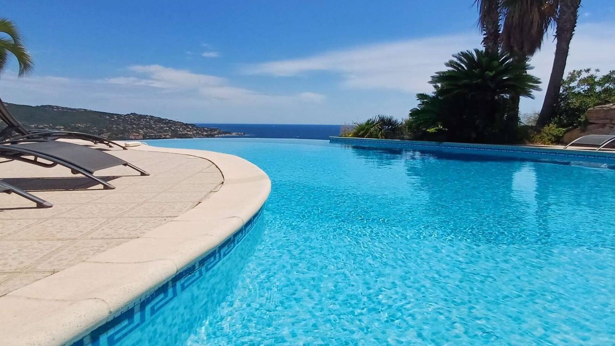 Plage de la Garonnette Villa | STUNNING SEA VIEW Neo Provencal Villa at 3 minutes From The Beach, 5 Bedrooms