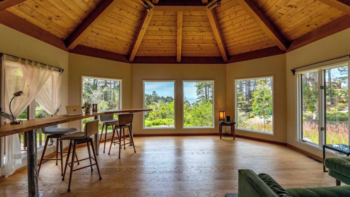 Little River House | Stunning Sea Views, Hot Tub, Sauna, King Bed, Private and Sunny.