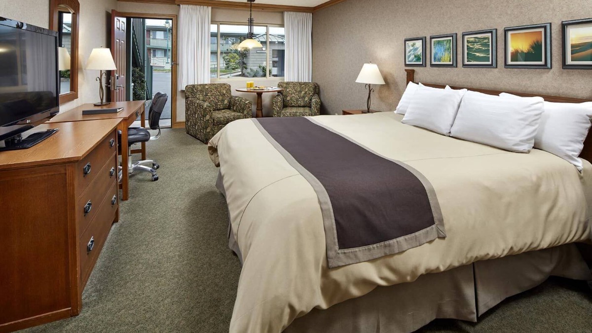 San Simeon Hotel | Stunning Seaside Cliffs & Beaches Nearby | Convenient Room w/Sofa bed