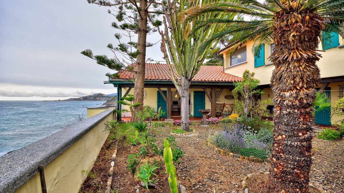 Piani-Ciapin House | Stunning seaside villa with private access to the beach for 8 people