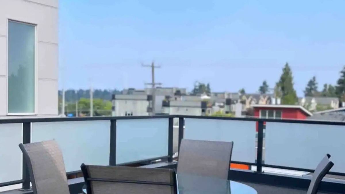 South Delridge House | Stunning Seattle Retreat - Utopia Luxury Stay