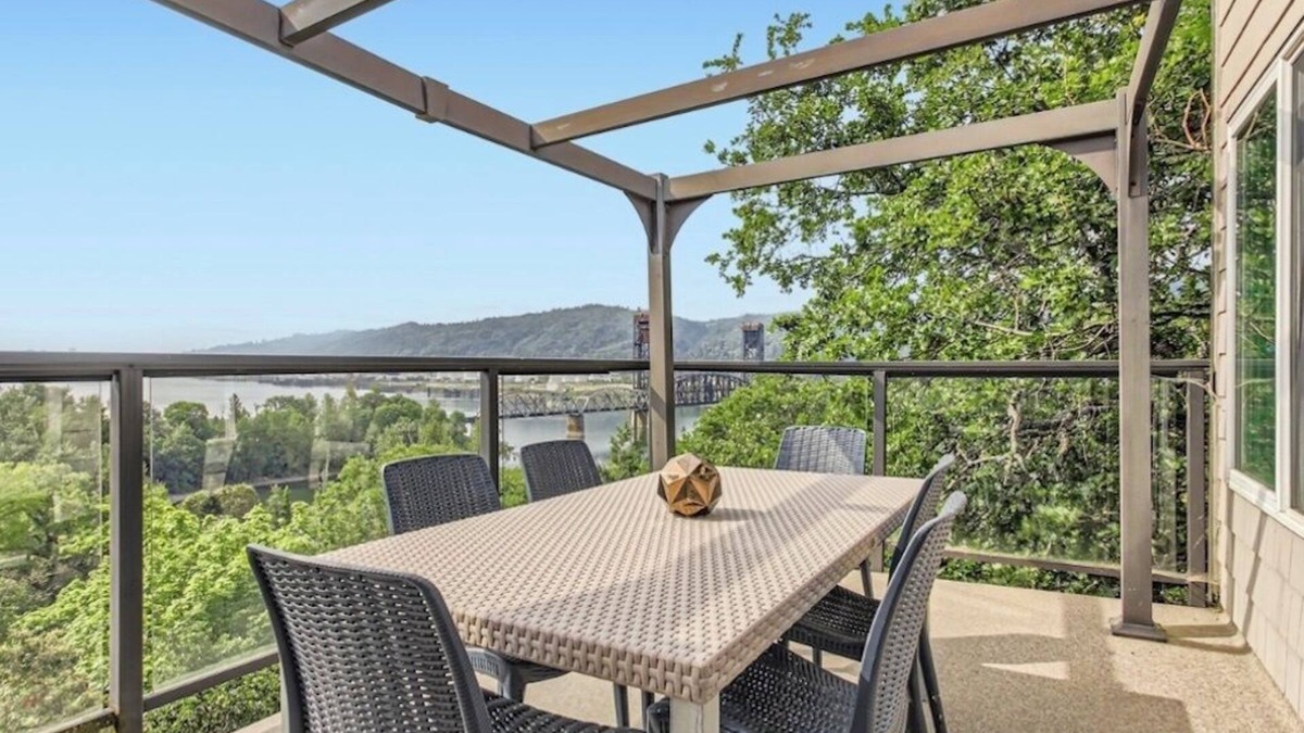 Portland Condo | Stunning Secluded 2BR Condo with View in St. Johns