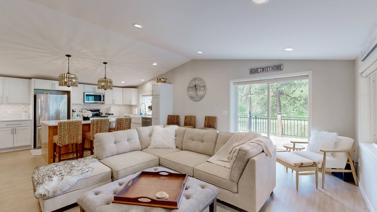 Deadwood Cabin | Stunning secluded cabin/ATV trails/Pond views/Hot tub/WiFi/Wildlife
