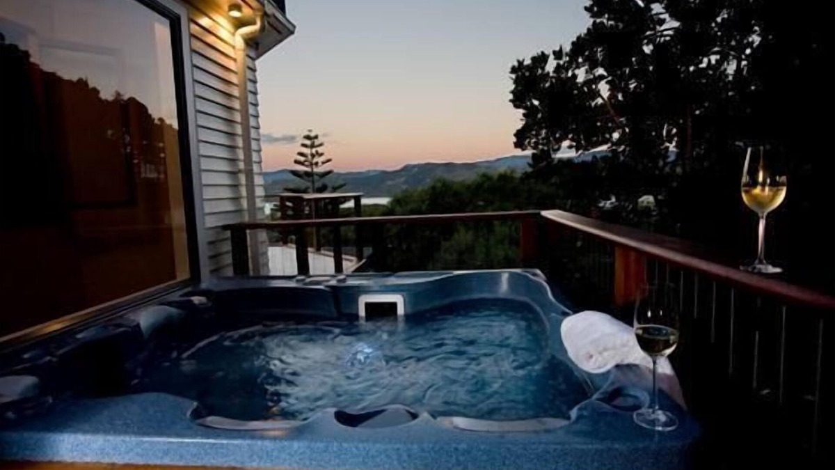 Seatoun House | Stunning self-contained hillside retreat with unsurpassed harbour views