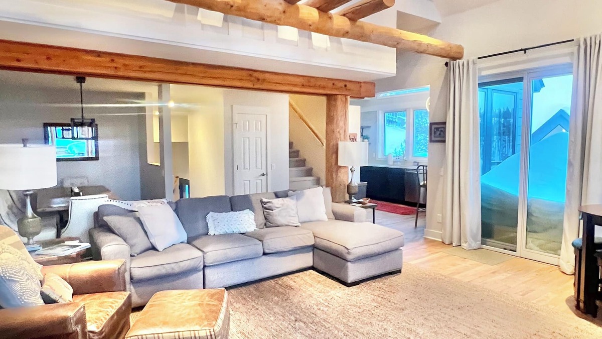 Saddle Ridge House | Stunning Ski-in Ski-out Saddle Ridge End Unit in Big Sky/Moonlight