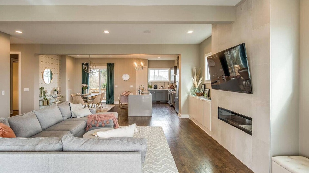 Talbot's Corner Villa | Stunning Skyline Manor - Beautiful Rooftop Views of Downtown Nashville