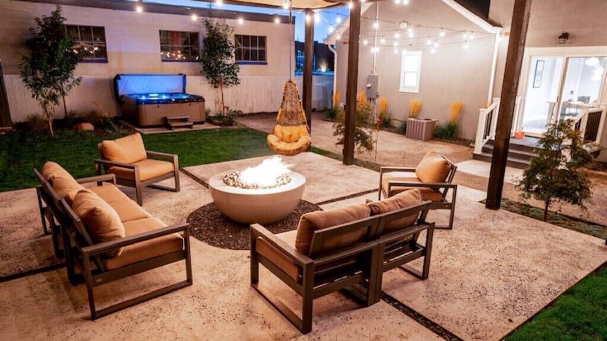 South Salt Lake House | Stunning SLC House w/Hot Tub and Fire Pit!nn