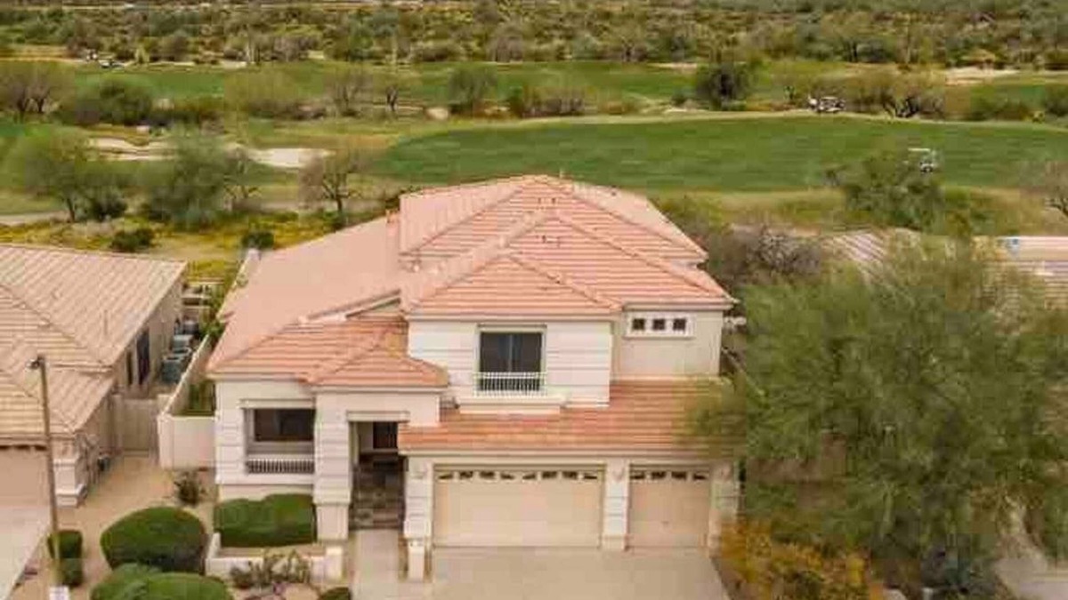 Glen Eagle House | STUNNING & SPACIOUS Golf Course Paradise | 🔥Pool | Balcony view | BBQ | Fire pit