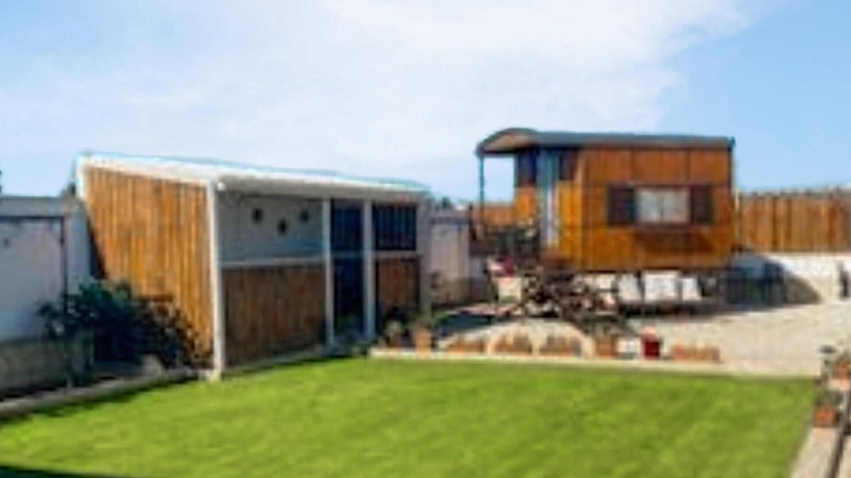 Arles House | Stunning (sta)caravan