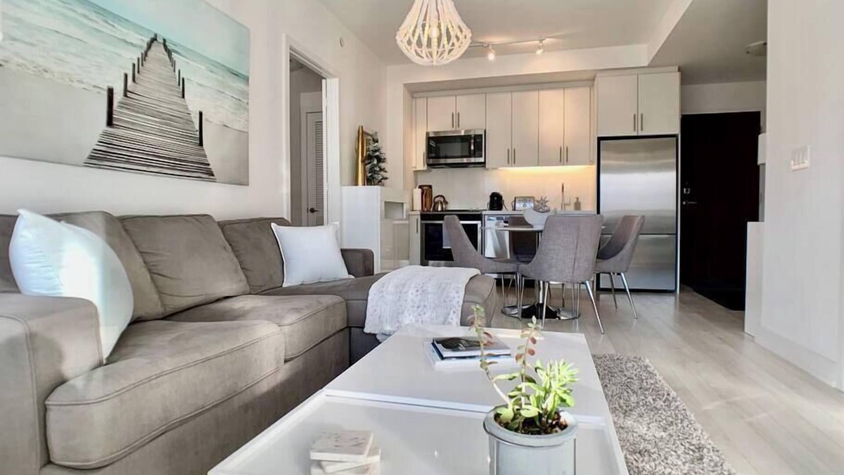 Innisfil Apartment | Stunning Stayz At Friday Harbour
