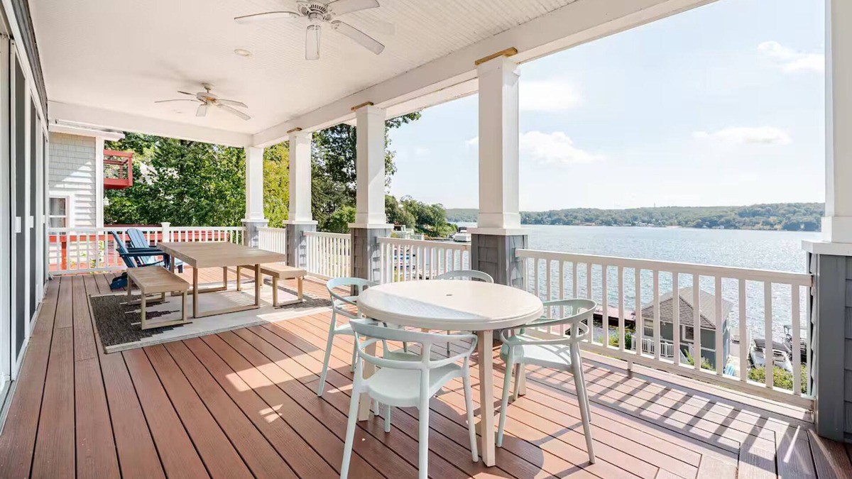 Hopatcong House | Stunning sun-drenched lakefront 4-bedroom house