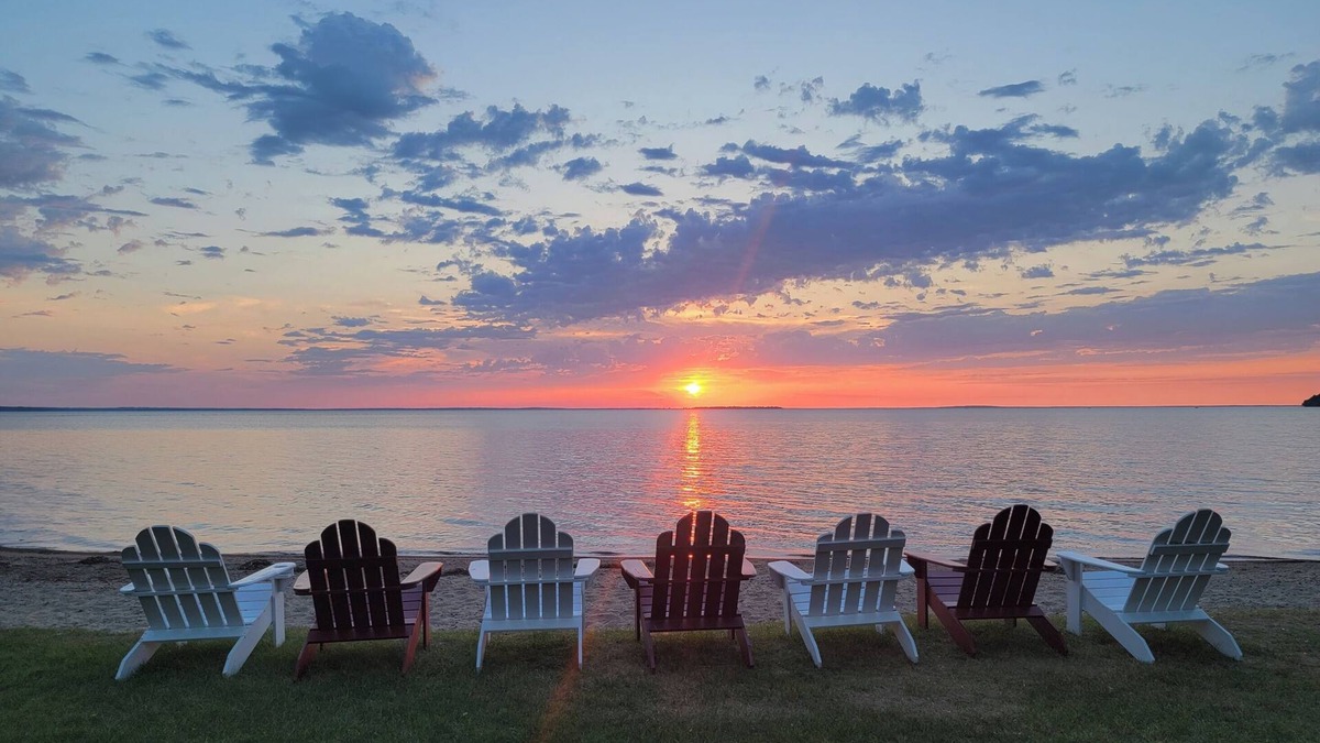 Longville House | Stunning Sunsets, Sandy Beach & Big Yard! LEECH LAKE Near Chippewa Forest Trails