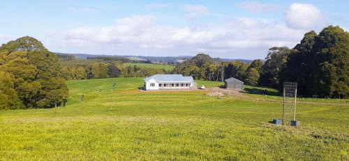 Beech Forest House | Stunning Top of the Otways Views 3-4 Bedroom House