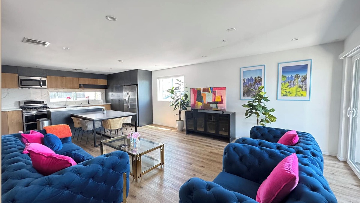 Los Angeles Apartment | Stunning Townhome with 6 Beds, 4 Baths, Hollywood Sign Views, Parking & Terrace