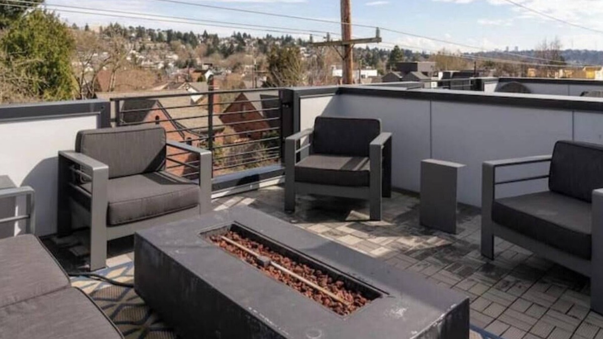 West Woodland House | Stunning Townhome Near Downtown Ballard & Transit