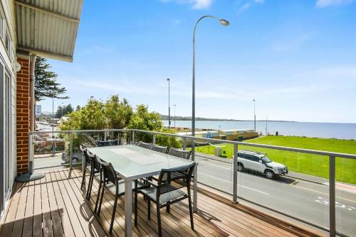 Victor Harbor House | Stunning Townhouse on the Foreshore