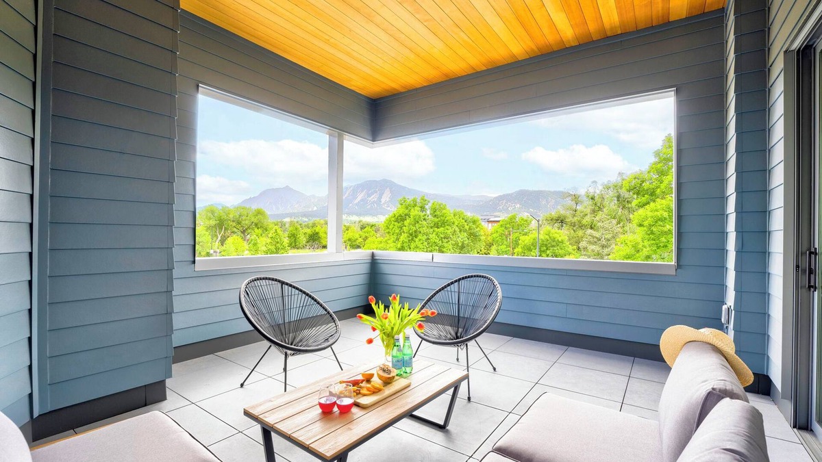 Whittier House | Stunning Townhouse Steps to Downtown, CU & Hiking Trails