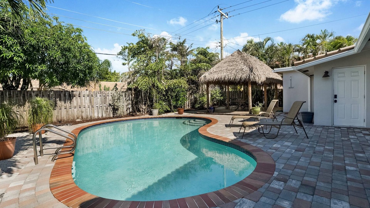 Imperial Point House | Stunning Tropical 3BR Oasis with Pool & Tiki Hut
