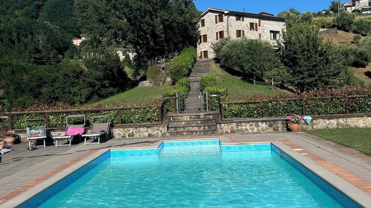 Guzzano-pieve di Controne Villa | Stunning Tuscan Luxury Villa with Private Pool and 360 degree Panoramic Views.