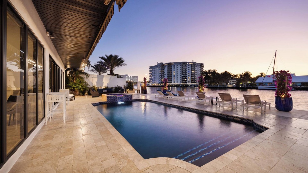 Lauderdale-by-the-Sea House | STUNNING - ON THE WATER! - HEATED POOL - HOT TUB - WALK TO BEACH