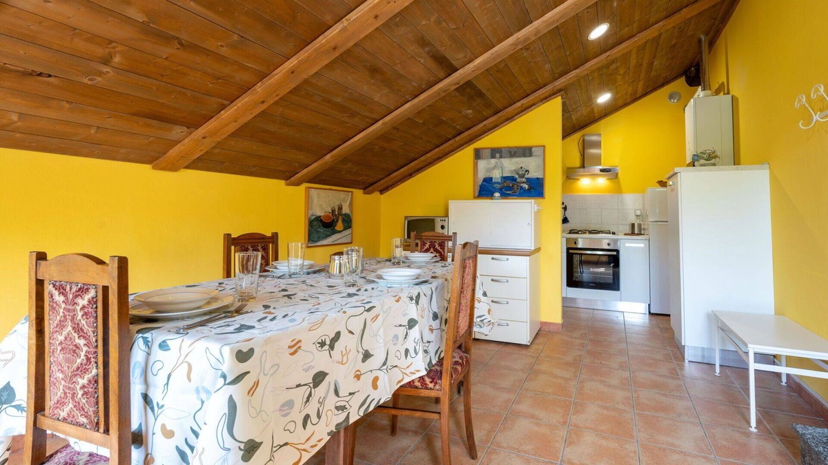 San Damiano dʼAsti Villa | Stunning villa for 5 people with WIFI, pool, TV, patio, pets allowed and panoramic view