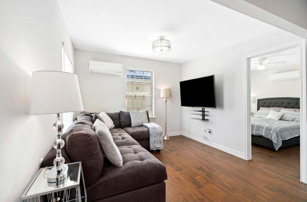 OST - South Union Apartment | Stunning & Vibrant APT 7 Min From TX Med Center