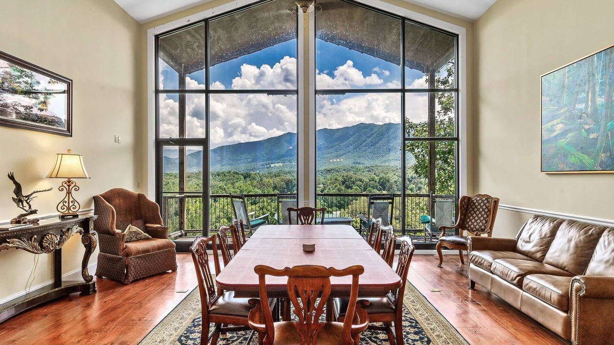 Townsend Ski Chalet | Stunning View |Hot Tub| Private Deck | WIFI