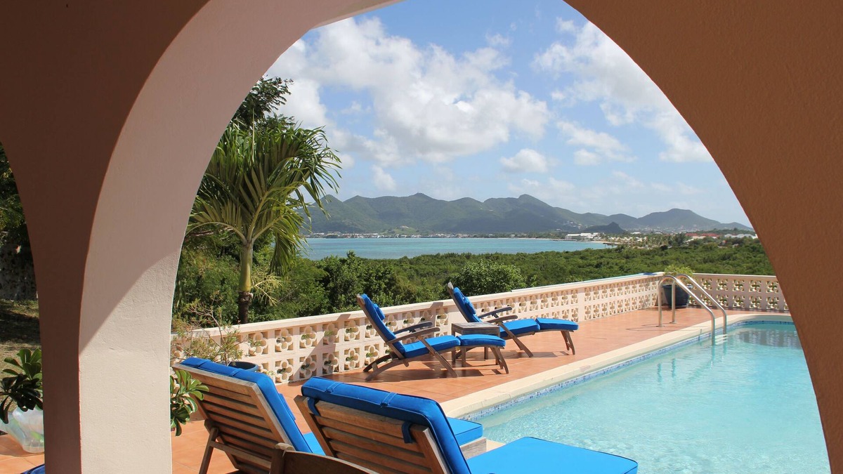 Nettle Bay Villa | Stunning View of Ocean & Lagoon from Pool, 3 Min Walk to Baie Rouge, Cottage