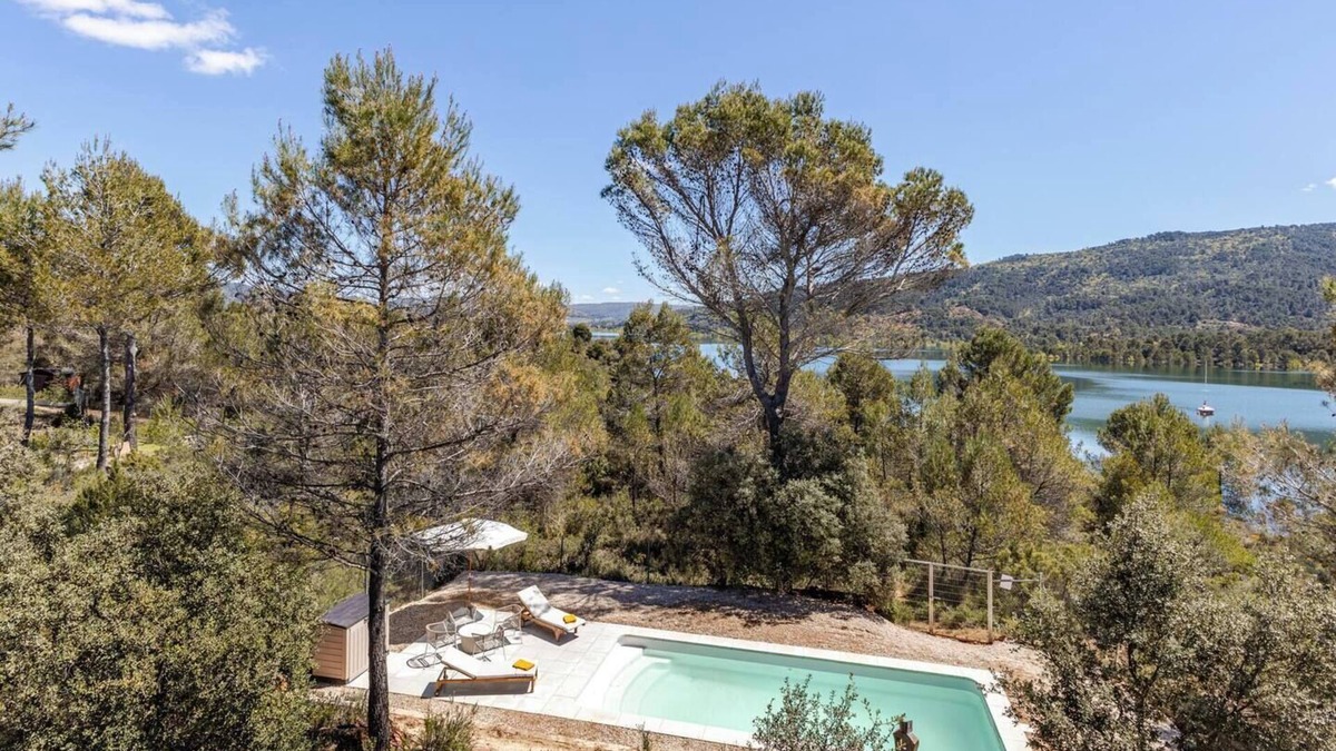 Pareja Ski Chalet | Stunning views and direct access to the damn