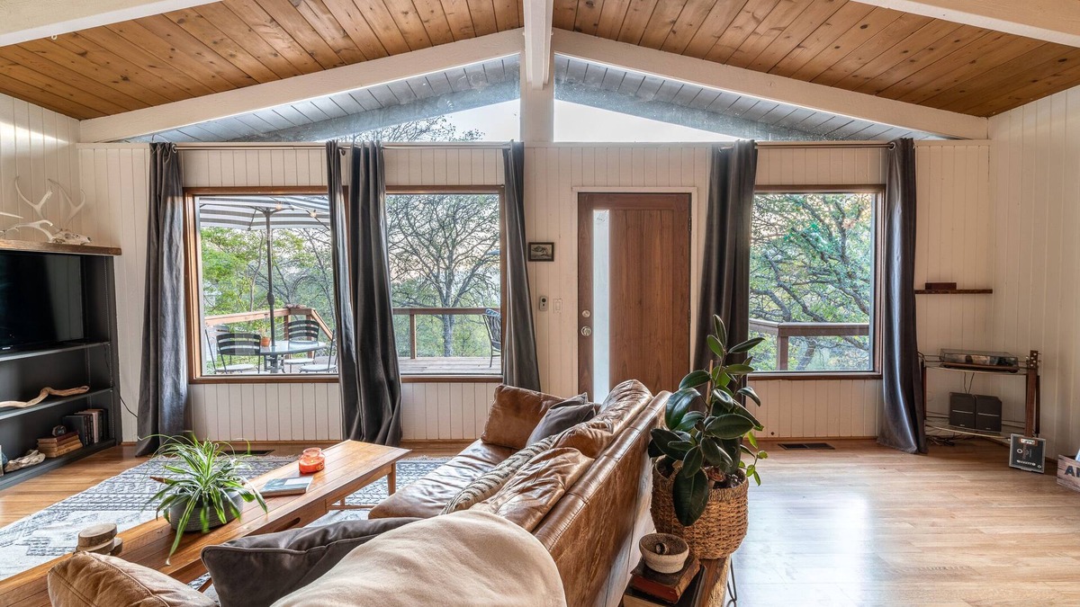 Three Rivers House | STUNNING VIEWS, CRISP IMMACULATE MOUNTAIN TOP HOME WITH HOT TUB