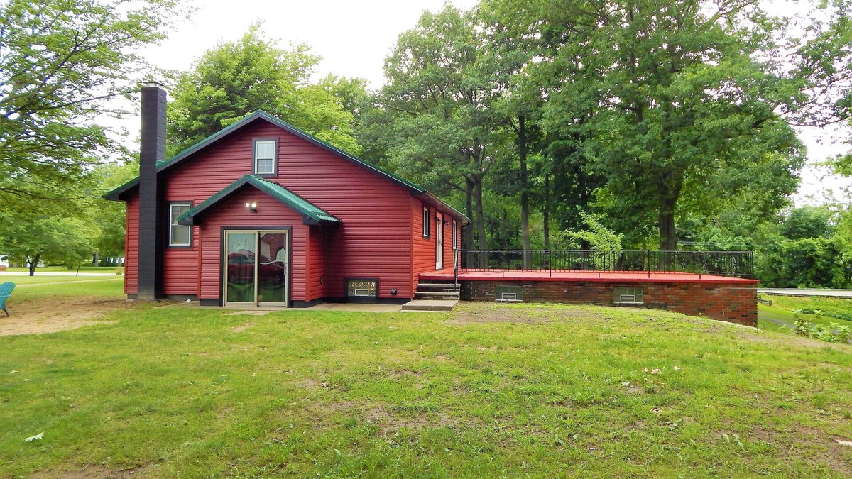 Conneaut House | Stunning views in a great location for hunting fishing or just vacation!